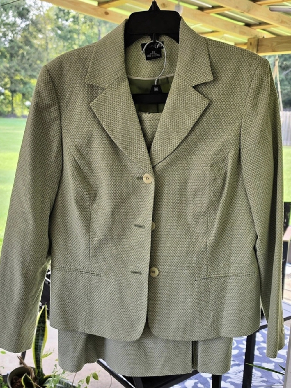 East 5th Women's Geometric Blazer and Skirt Set in Green Size 14. Like New
